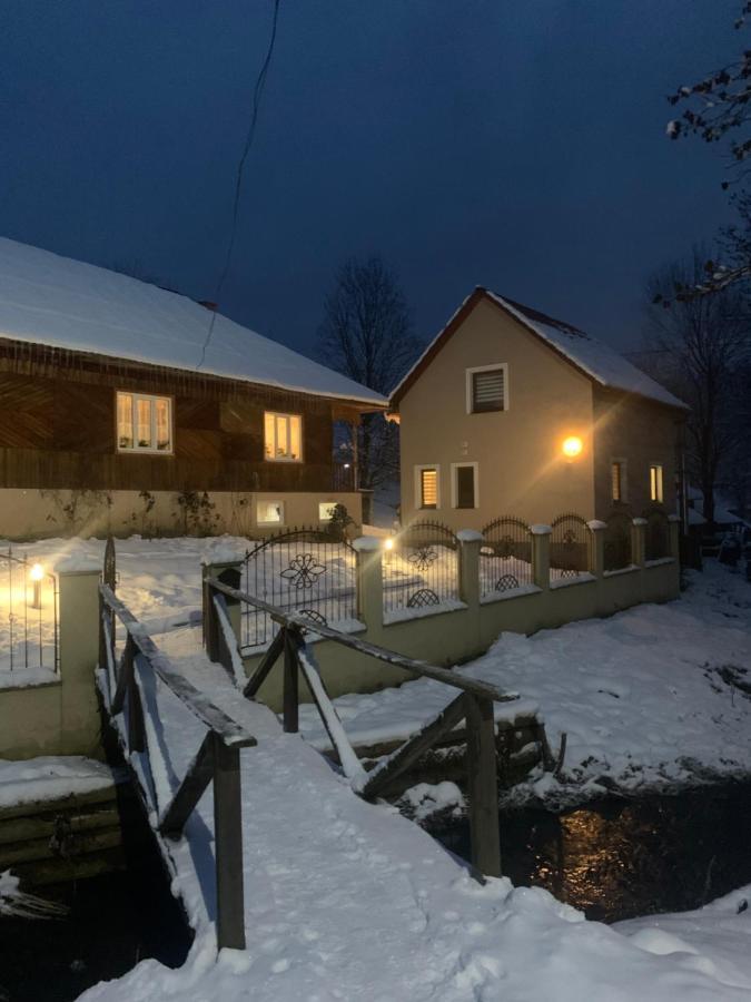 Cottage house Podobovets Exteriör bild