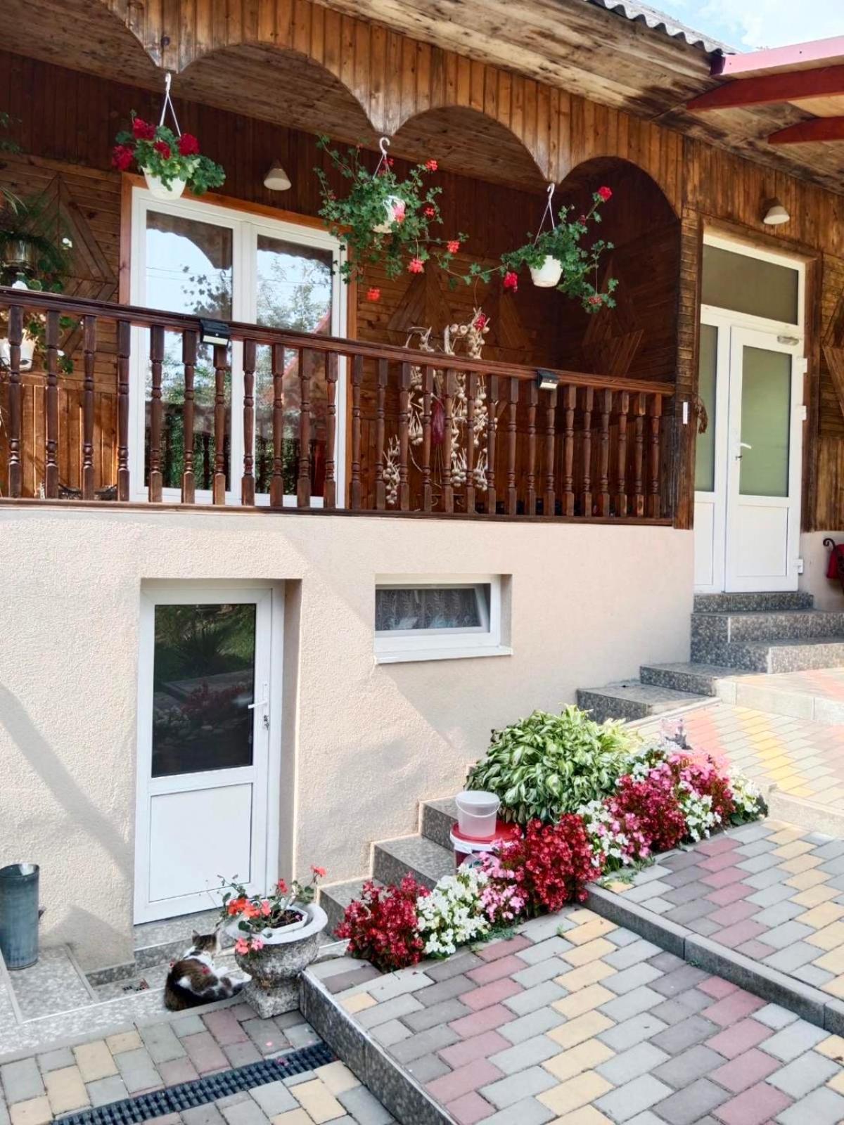 Cottage house Podobovets Exteriör bild