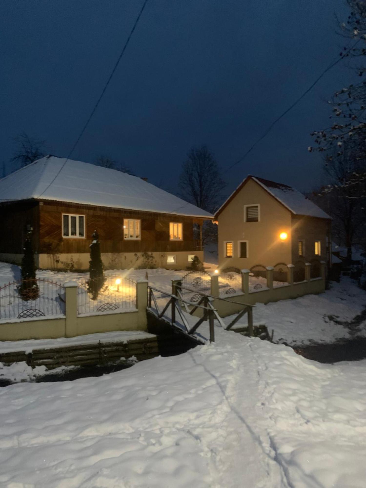 Cottage house Podobovets Exteriör bild